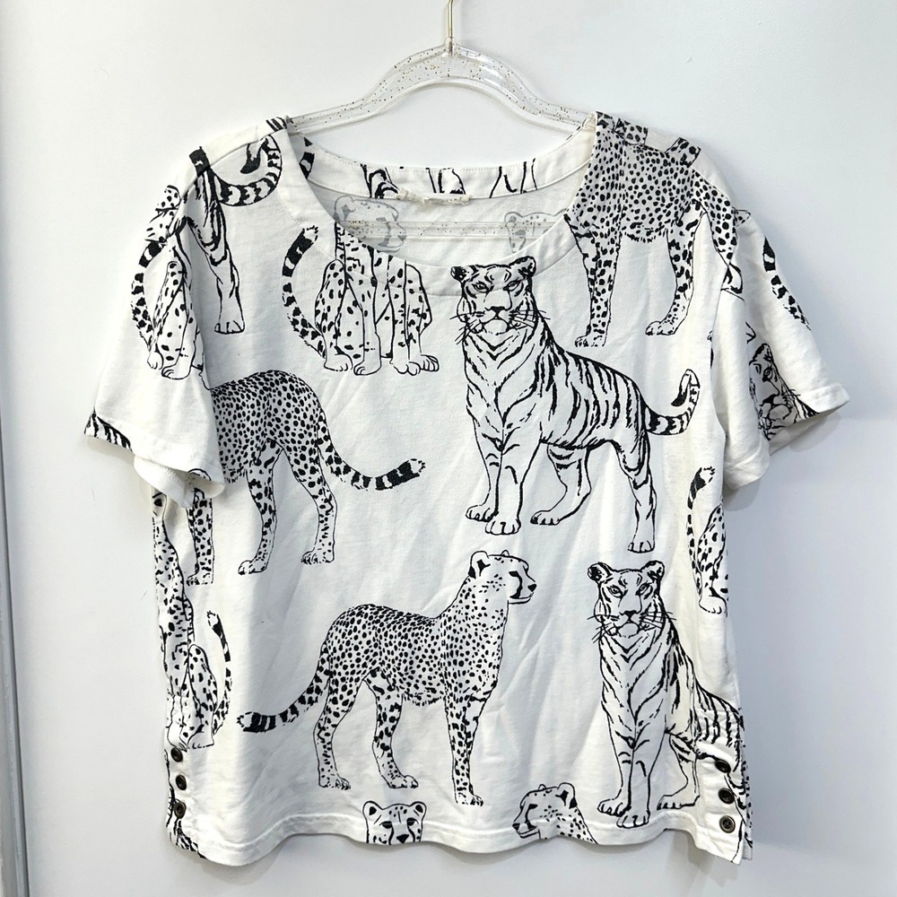 Jane + Delancey Tiger Cheetah Print Side Button Top Small Black/White Artsy